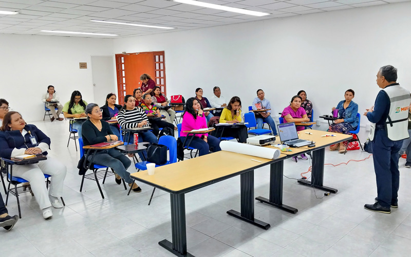 Integrantes del GEPEA participan en el taller del plan anual de trabajo para fortalecer acciones de prevención del embarazo en adolescentes.